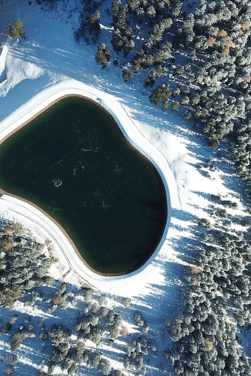 Aerial view of the Carezza Dolomites reservoir | © StorytellerLabs