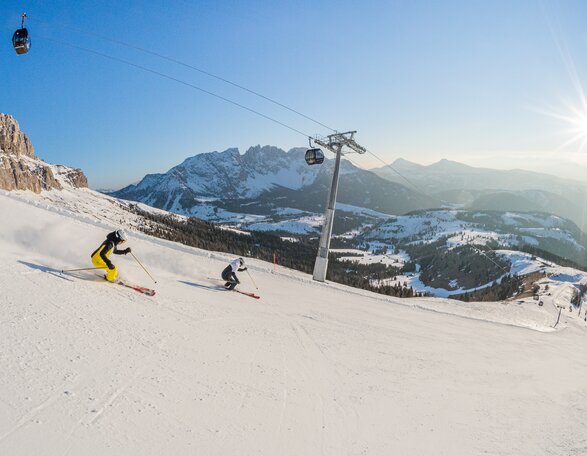 Sciatore pista Re Laurino Vista sul Latemar | © Carezza Dolomites/Harald Wisthaler