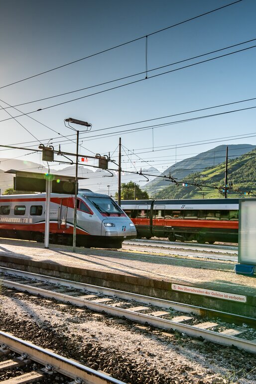 Stazione ferroviaria di Bolzano - ICE | © IDM Südtirol-STA/Manuela Tessaro