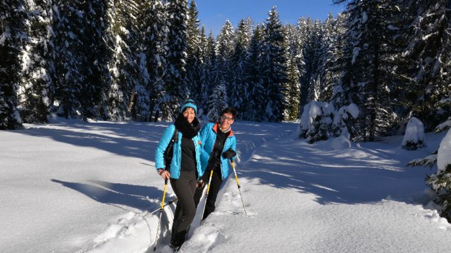 Brigitte und Evi Zelger - Winterwandern | © Hotel Pfösl