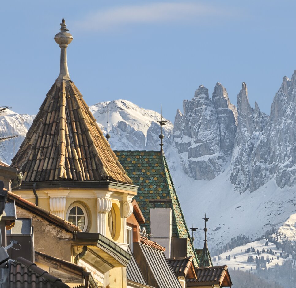 Roofs Bozen Rosengarten Vajolet towers winter | © Sergio Buono