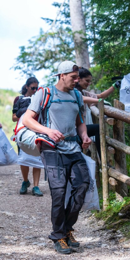 Un evento che unisce escursionismo e tutela dell'ambiente nelle Dolomiti. | © Marco Spataro