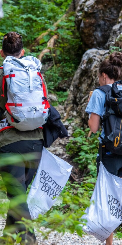 Ogni rifiuto raccolto contribuisce alla salvaguardia del paesaggio dolomitico. | © Marco Spataro
