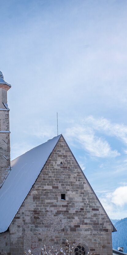 Deutschnofen Parish Church in the snow | © Alexandra Näckler