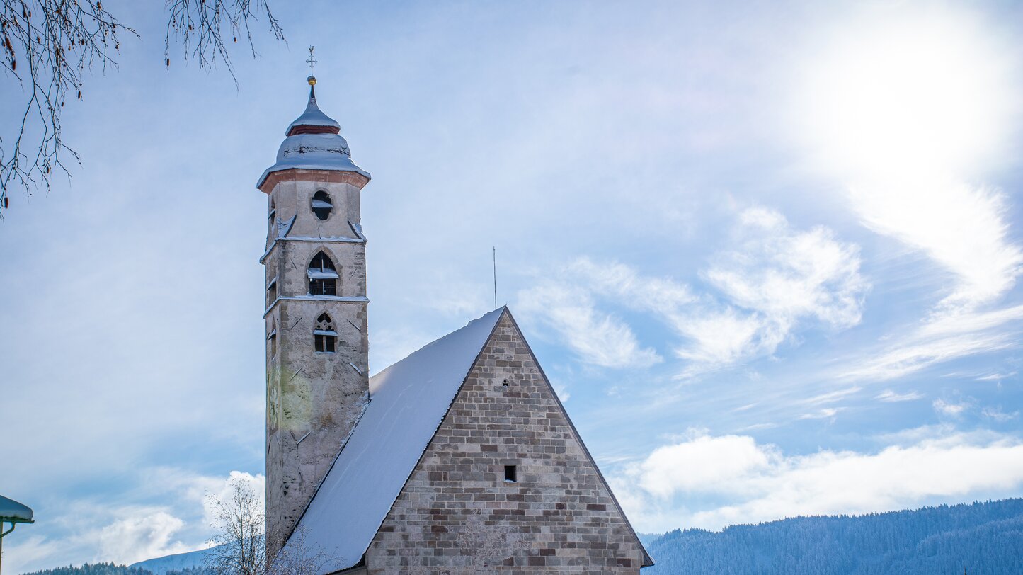 Deutschnofen Parish Church in the snow | © Alexandra Näckler
