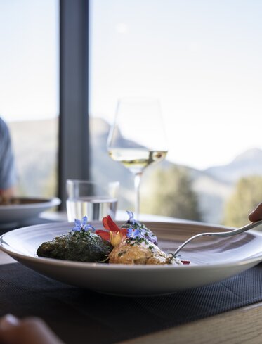 Cucina altoatesina canederli vino pranzo | © Alex Filz