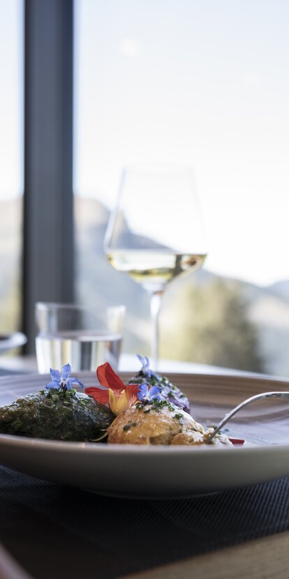 South Tyrolean cuisine dumplings wine lunch | © Alex Filz