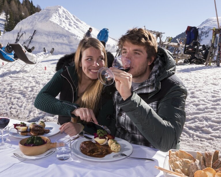 Couple - Lunch - Wine - Winter | © Obereggen Latemar AG/Paolo Codeluppi