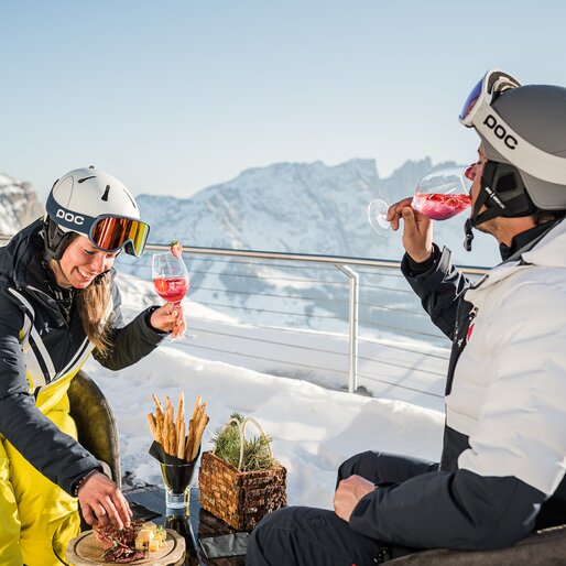 Coppia di sciatori cocktail Laurins Lounge  | © Carezza Dolomites/Harald Wisthaler