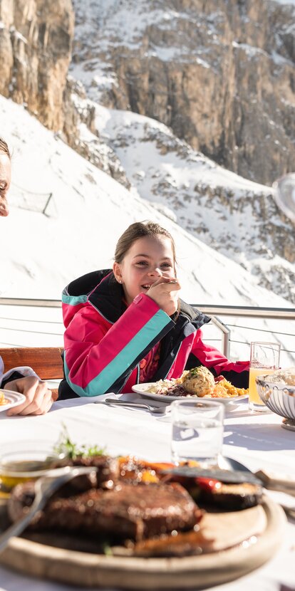Mittagessen Familie Laurins Lounge Skifahren | © IDM/Alex Filz