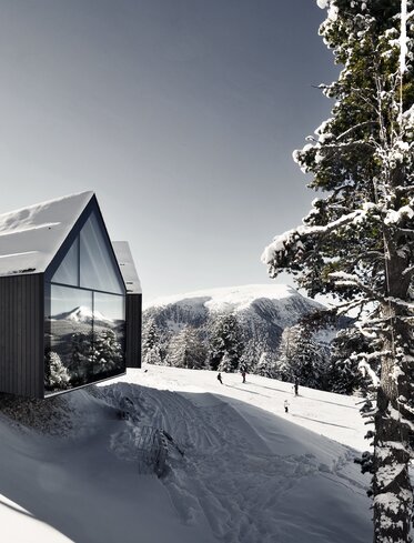 Mountain hut Oberholz Winter with view of Zanggen | © Obereggen Latemar AG/Oskar Dariz