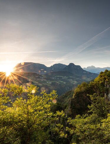 Sonnenaufgang, Burgruine Steinegg, Blick Rosengarten | © TV Steinegg/Alfred Tschager