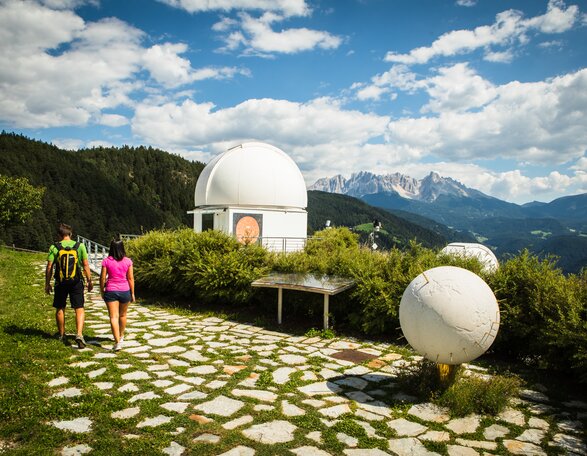 Wanderung Sternwarte Blick auf Latemar | © Eggental Tourismus/StorytellerLabs