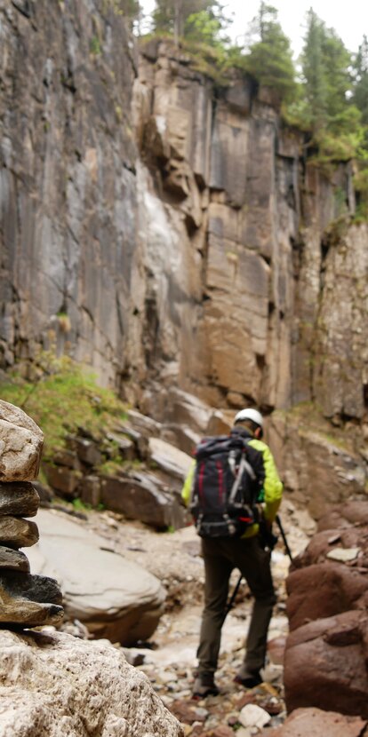 Hike trough the Bletterbach gorge | © Geoparc Bletterbach/Christian Weber