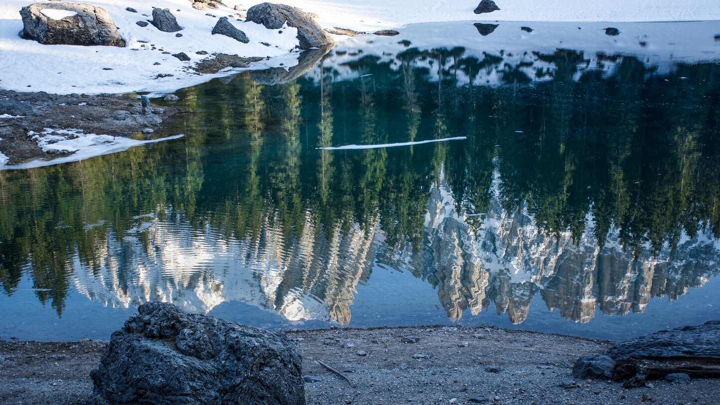 Lake Carezza Water Reflection Latemar | © Alexandra Näckler