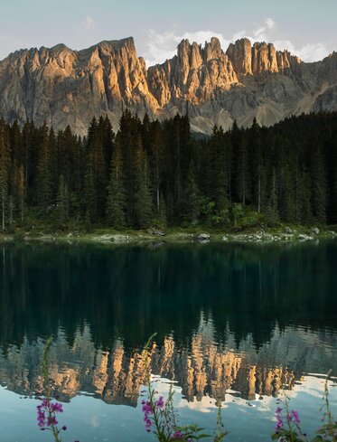 Reflection Latemar Evening Lake Carezza | © StorytellerLabs