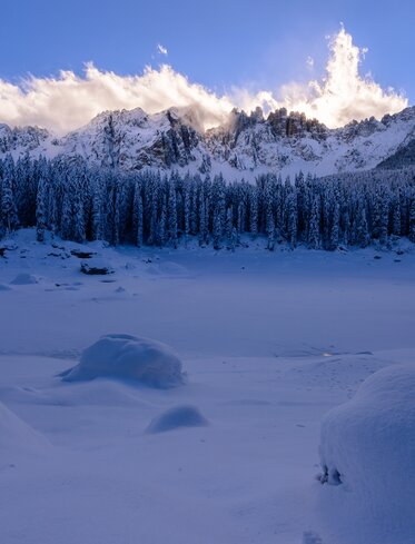 Lago di Carezza Latema inverno neve | © Valentin Pardeller
