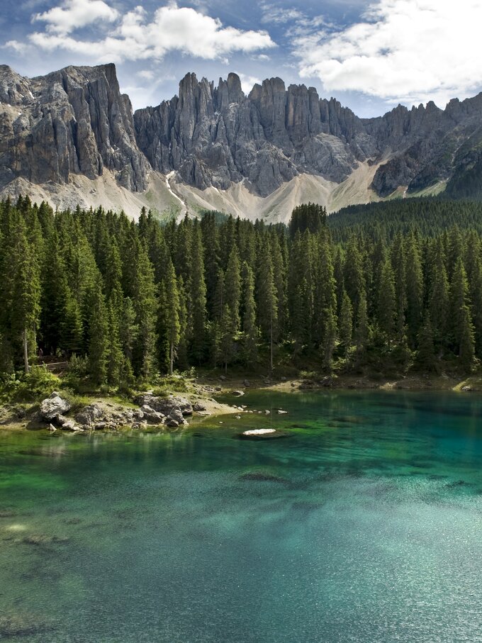 Lake Carezza with Latemar and Latemar Forest | © Helmuth Rier