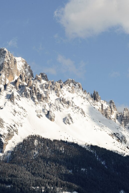 Innevato Corno della Val d'Ega nel gruppo montuoso del Latemar | © Valentin Pardeller