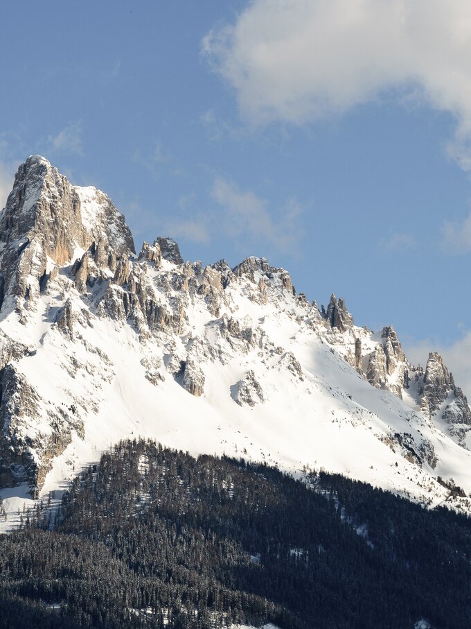 Innevato Corno della Val d'Ega nel gruppo montuoso del Latemar | © Valentin Pardeller