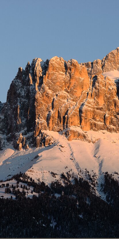 Rosengarten rot erleuchtet | © Valentin Pardeller