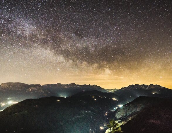 Sternenhimmel Sommer Blick auf Rosengarten und Latemar | © David Gruber