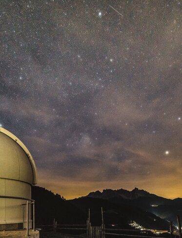 The starry sky above the star observatory in Gummer | © David Gruber