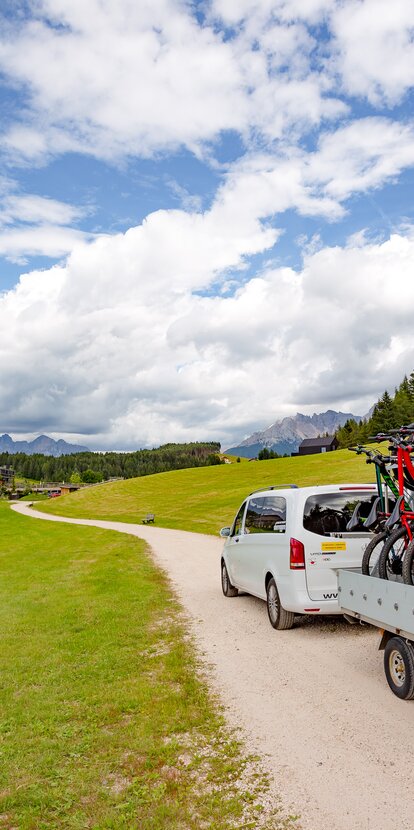 MTB Taxi mit Anhänger Eggental Dolomiten | © Jens Staudt