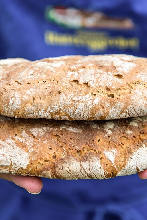 Two homemade bread loafs | © Helmuth Rier