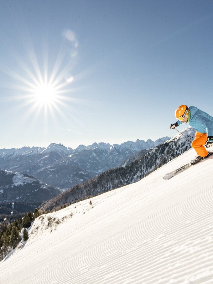Skifahrer auf perfekt preparierter Piste | © Federico Modica