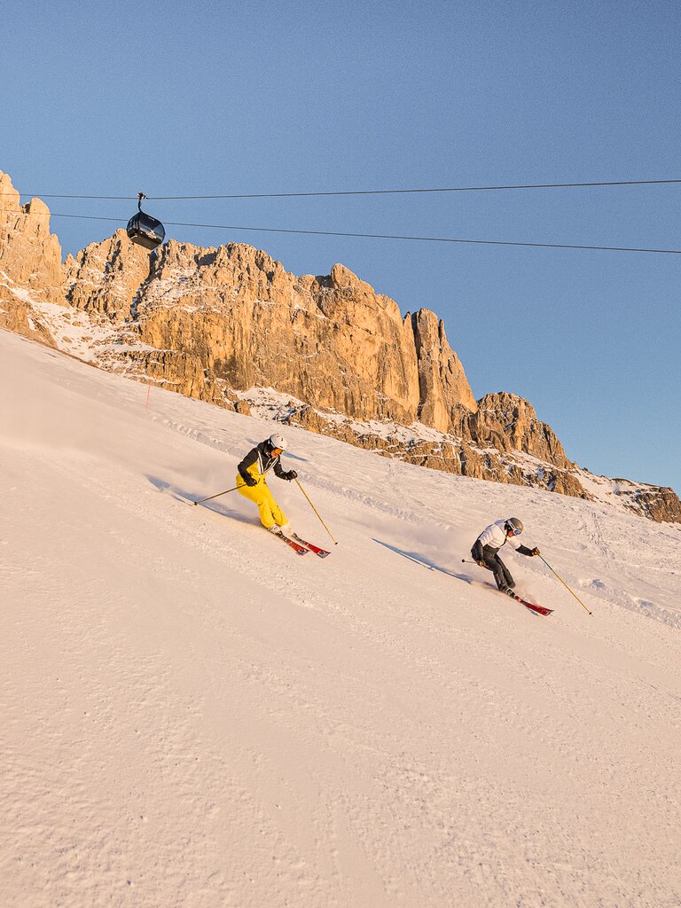 Due sciatori pista Coronelle Catinaccio Enrosadira | © Harald Wisthaler