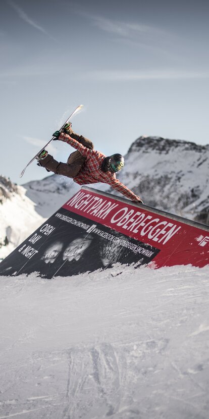 snowboarder rail snowpark mountains winter | © Obereggen Latemar AG/F.Tech