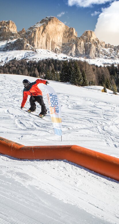 DFD-Tank Snowboarder Blick Rosengarten | © Carezza Dolomites/F-Tech