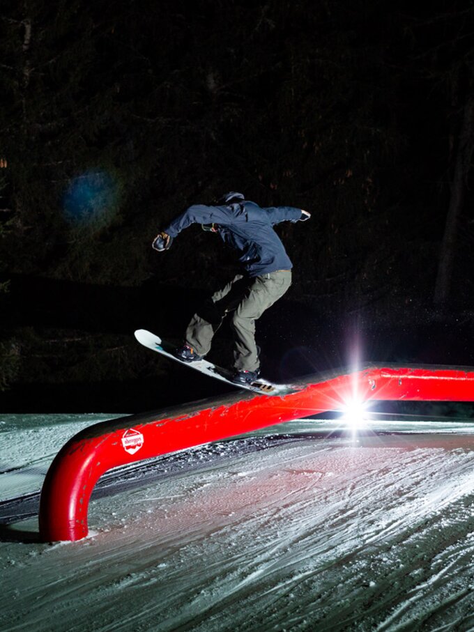 Snowboarder Slide Night Skiing Obereggen | © Obereggen Latemar/F-Tech