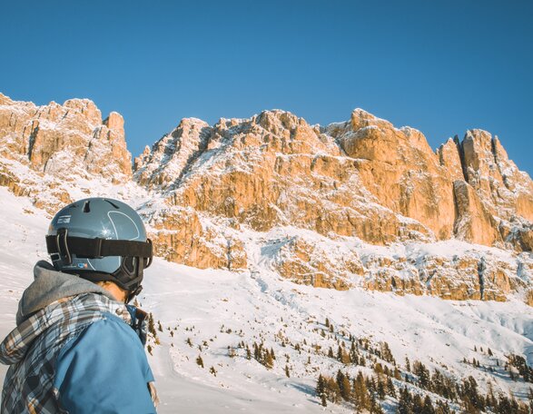 Scialpinisti Vista sul Enrosadira del Catinaccio | © Carezza Dolomites/StorytellerLabs
