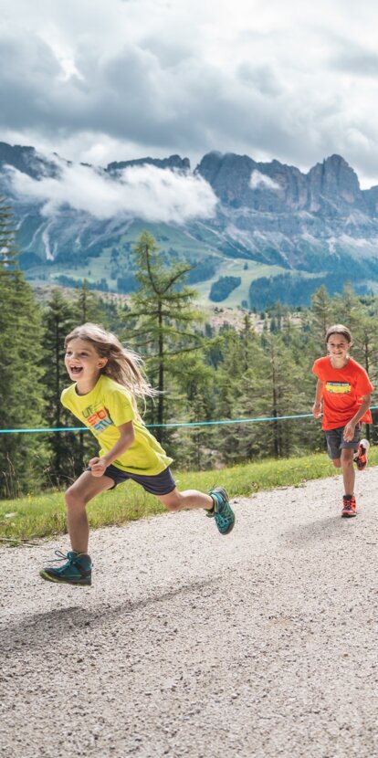 Familie mit Kindern wandern Rosengarten | © Thomas Monsorno