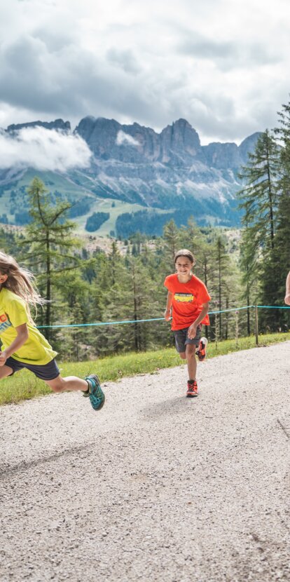 Familie mit Kindern wandern Rosengarten | © Thomas Monsorno