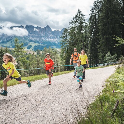 Familie mit Kindern wandern Rosengarten | © Thomas Monsorno