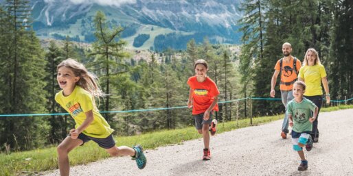 Familie mit Kindern wandern Rosengarten | © Thomas Monsorno