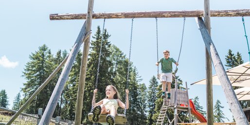 Kinder Schaukeln Almhütte | © Thomas Monsorno