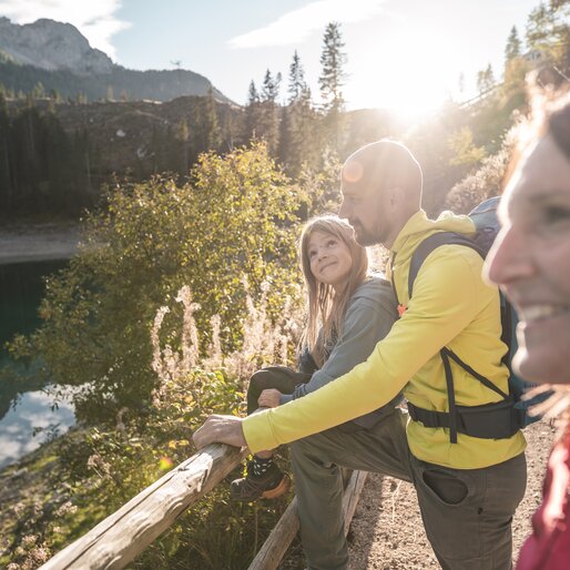 Hike, parents with children, circuit Lake Carezza Autumn | © Eggental Tourismus/Thomas Monsorno