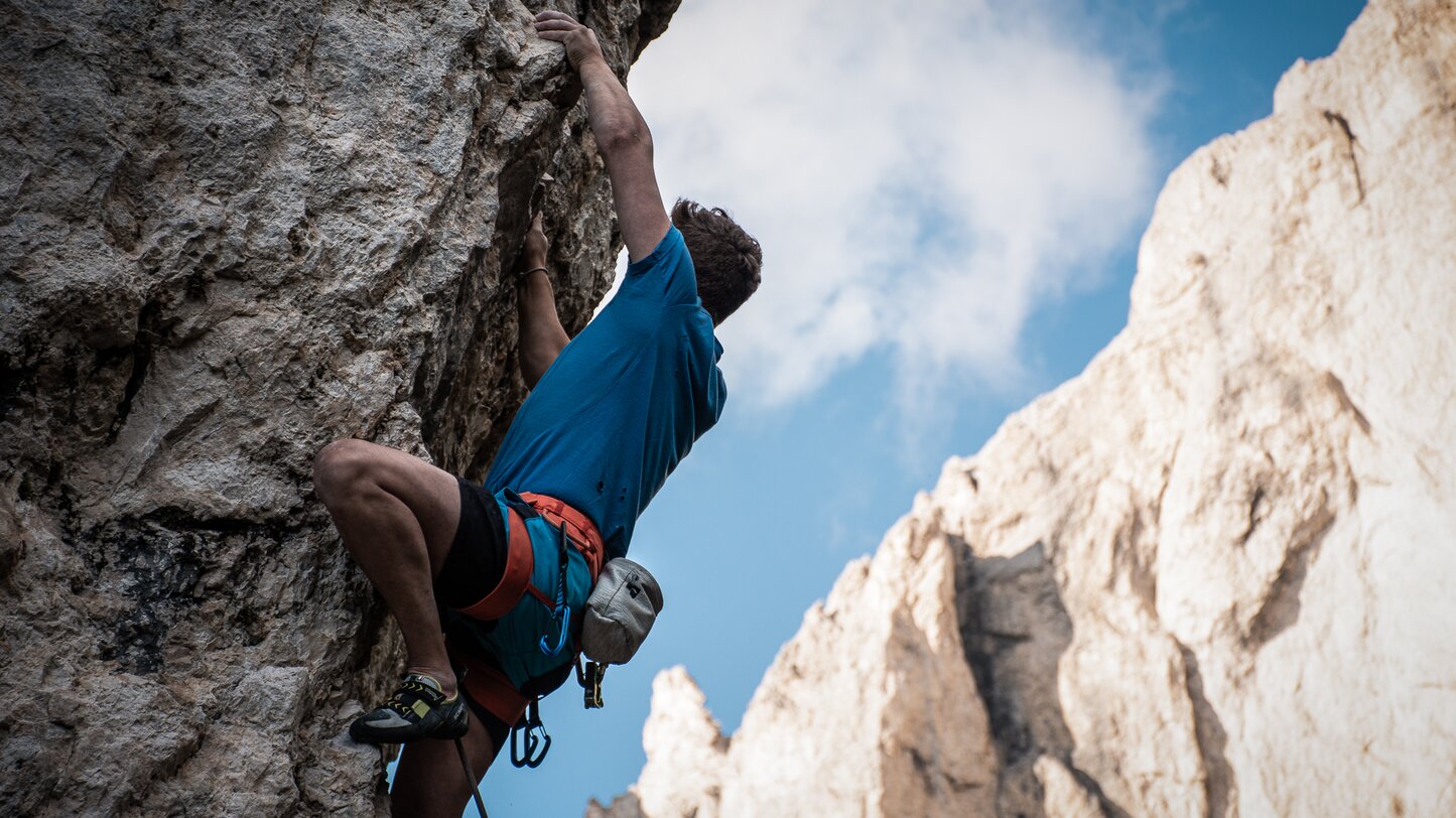 Climbers sport climbing with a view of Rosengarten | © Alexandra Näckler