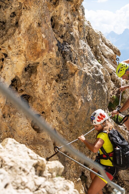 Arrampicatore, Via ferrata, Catinaccio | © Eggental Tourismus/StorytellerLabs