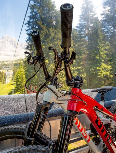 Funivia, biciclette, vista sul Catinaccio | © Eggental Tourismus/Jens Staudt