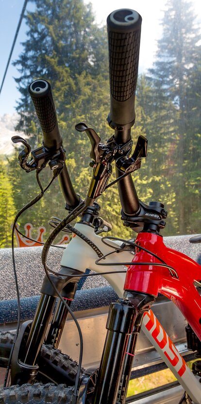 Cable car, bikes, view Rosengarten | © Eggental Tourismus/Jens Staudt