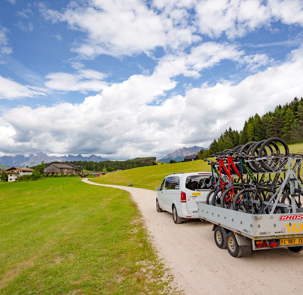 MTB Taxi with trailer Eggental Dolomites | © Jens Staudt