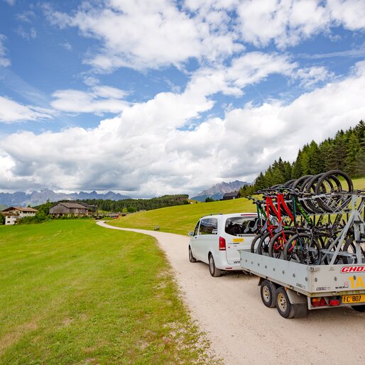 MTB Taxi mit Anhänger Eggental Dolomiten | © Jens Staudt