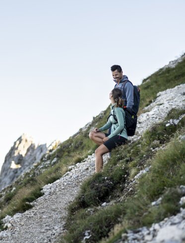 Break during a hike in the Latemar mountain | © Alex Filz