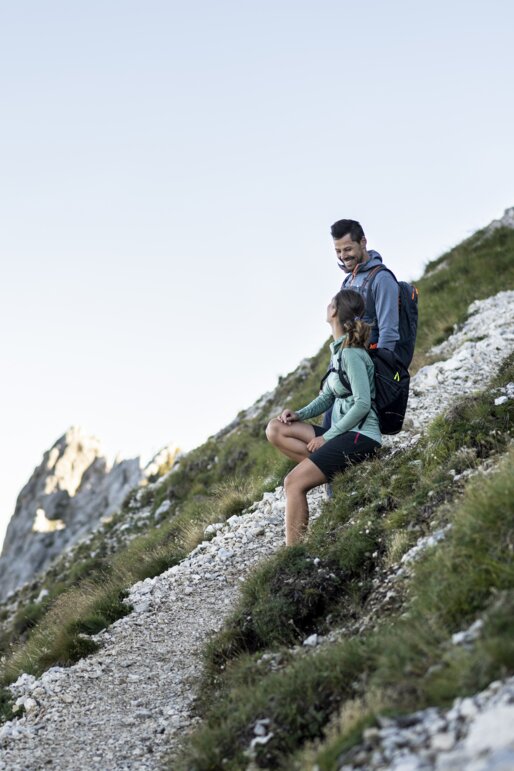 Break during a hike in the Latemar mountain | © Alex Filz