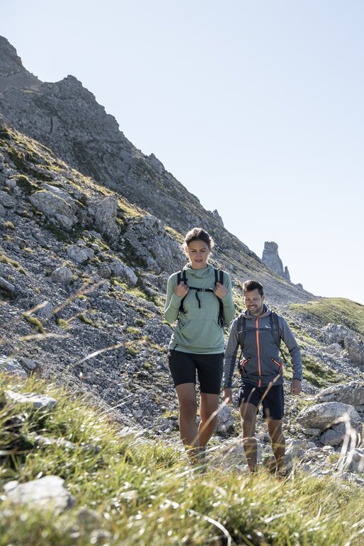 Two hiker Latemar towers summer | © Alex Filz